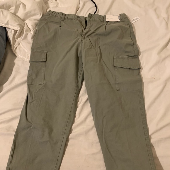 Cargo Capri like pants - Picture 2 of 4